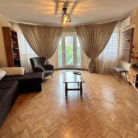Apartment Palace Of Parliament Букурещ Екстериор снимка
