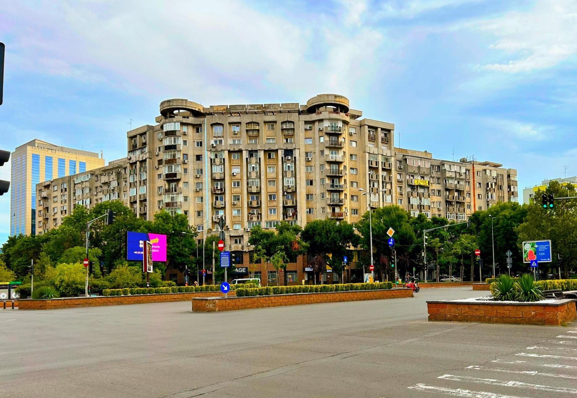 Apartment Palace Of Parliament Букурещ Екстериор снимка